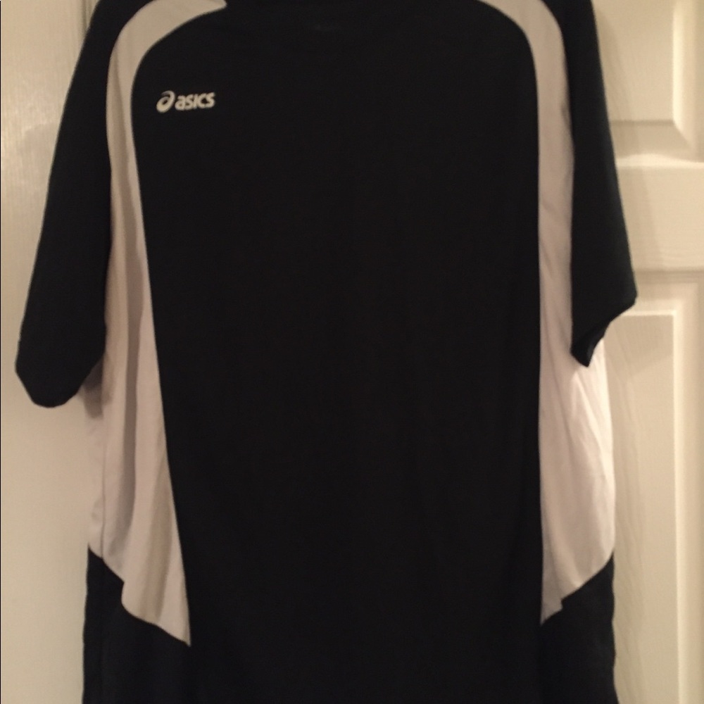 Men’s ASICS shirt size XL